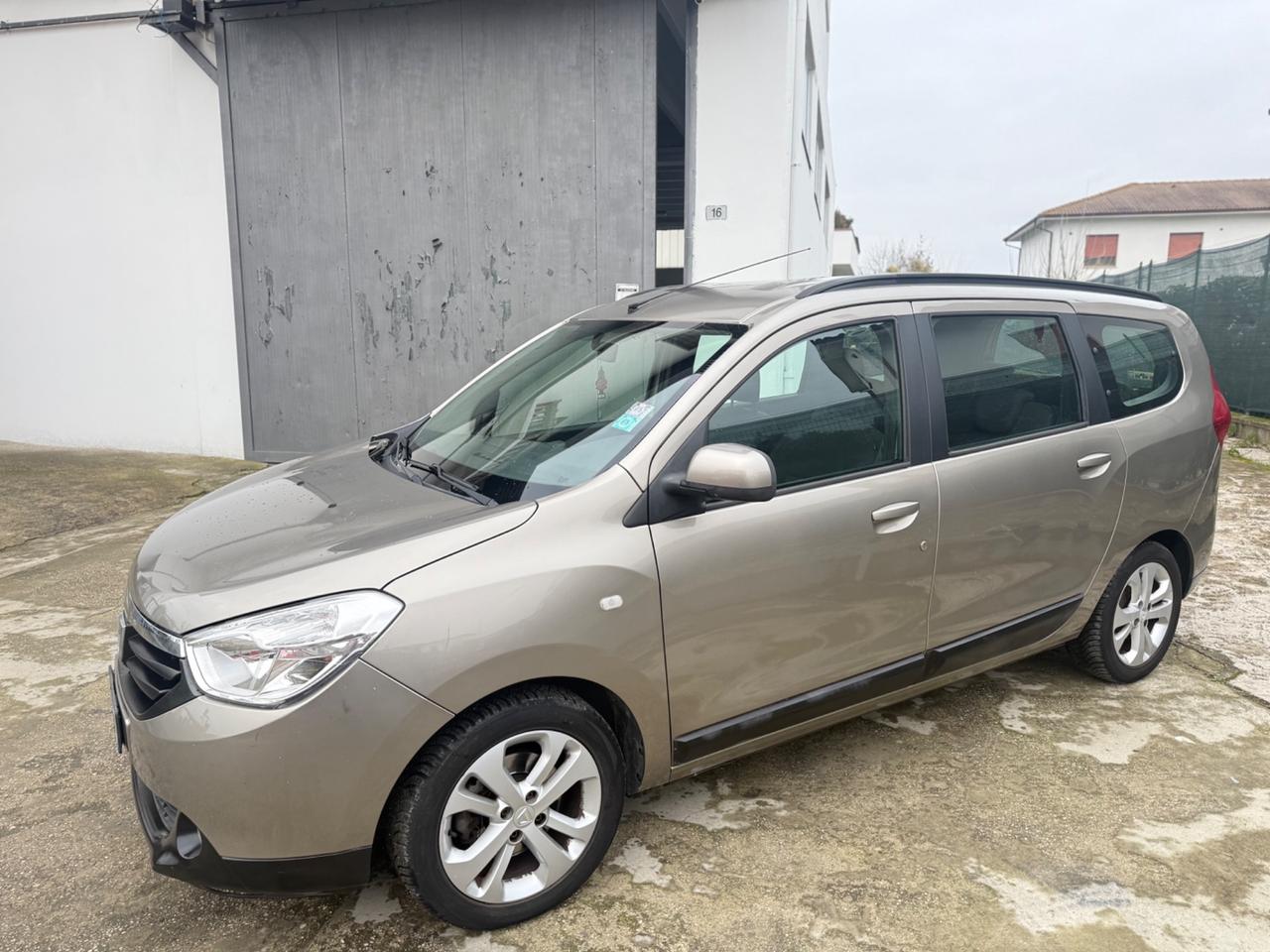 Dacia Lodgy 7 POSTI 1.5 DIESEL POCHI KM NEOPATENTATI
