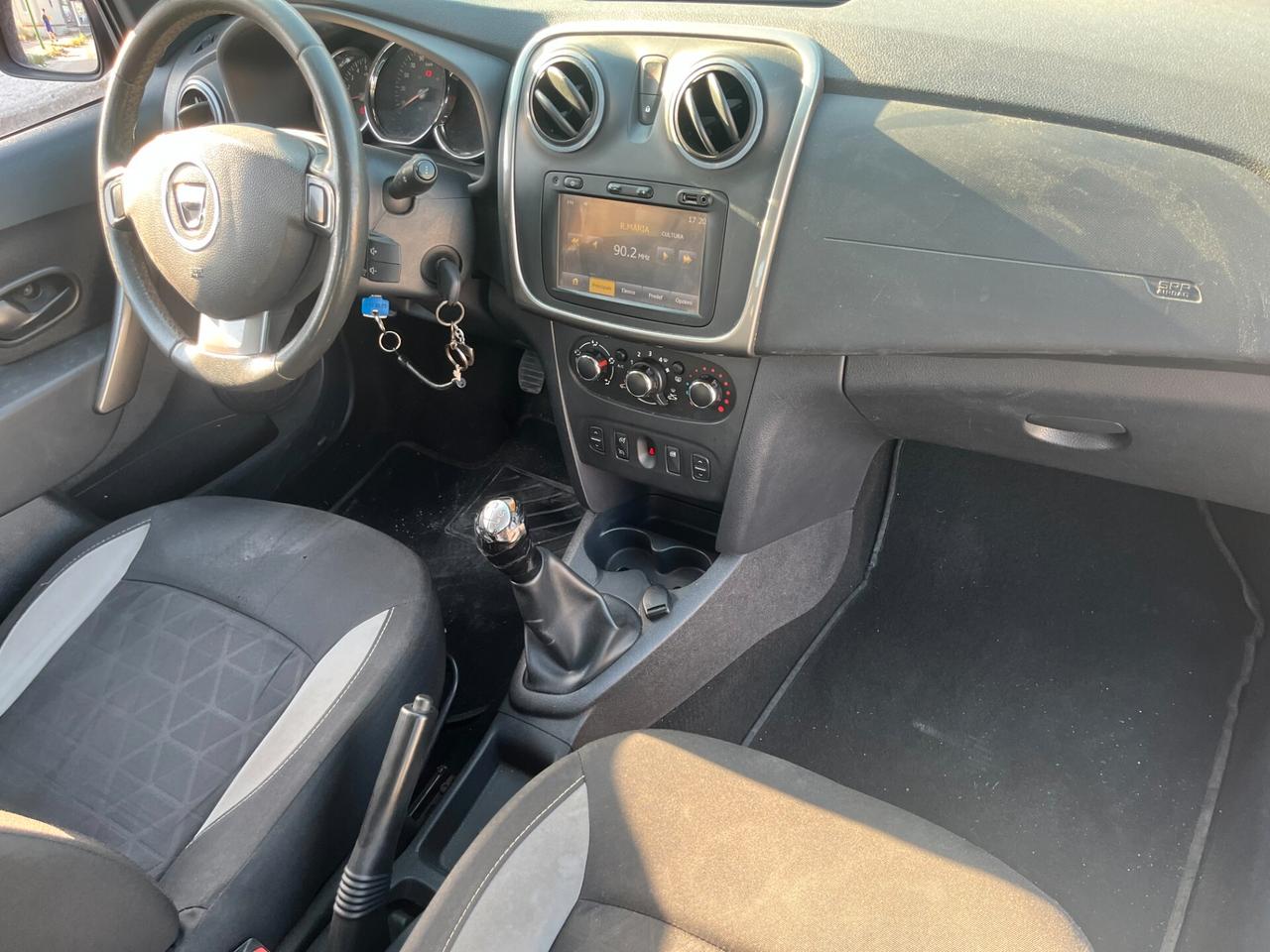 BELLISSIMA Dacia Sandero StepWay 1.5DCI 90CV Nav/Tauch/Usb