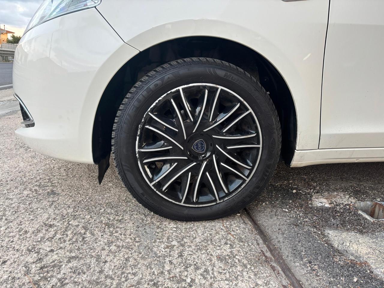 Lancia Ypsilon 1.2 69 CV 5 porte GPL Ecochic Gold