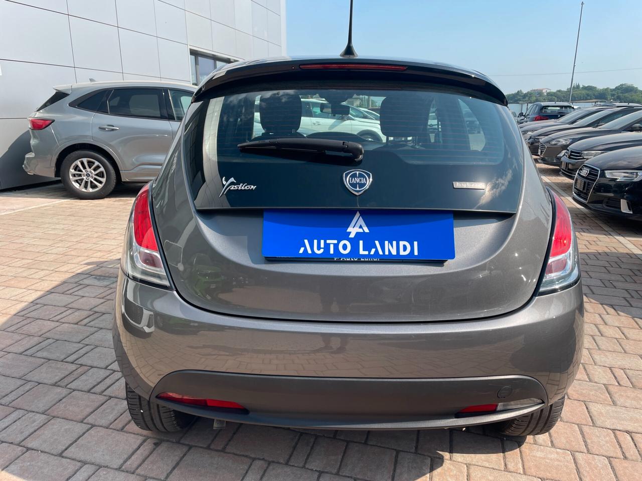 Lancia Ypsilon 1.0 FireFly 5 porte S&S Hybrid Silver