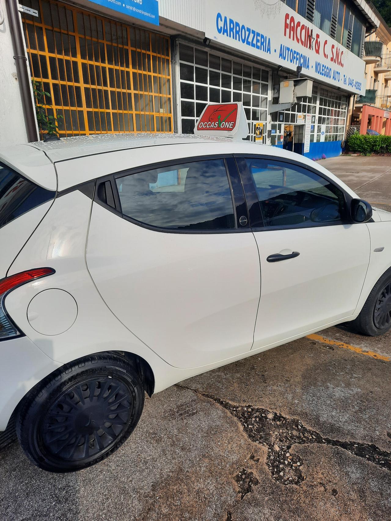 Lancia Ypsilon 1.0 FireFly 5 porte S&S Hybrid Ecochic Silver