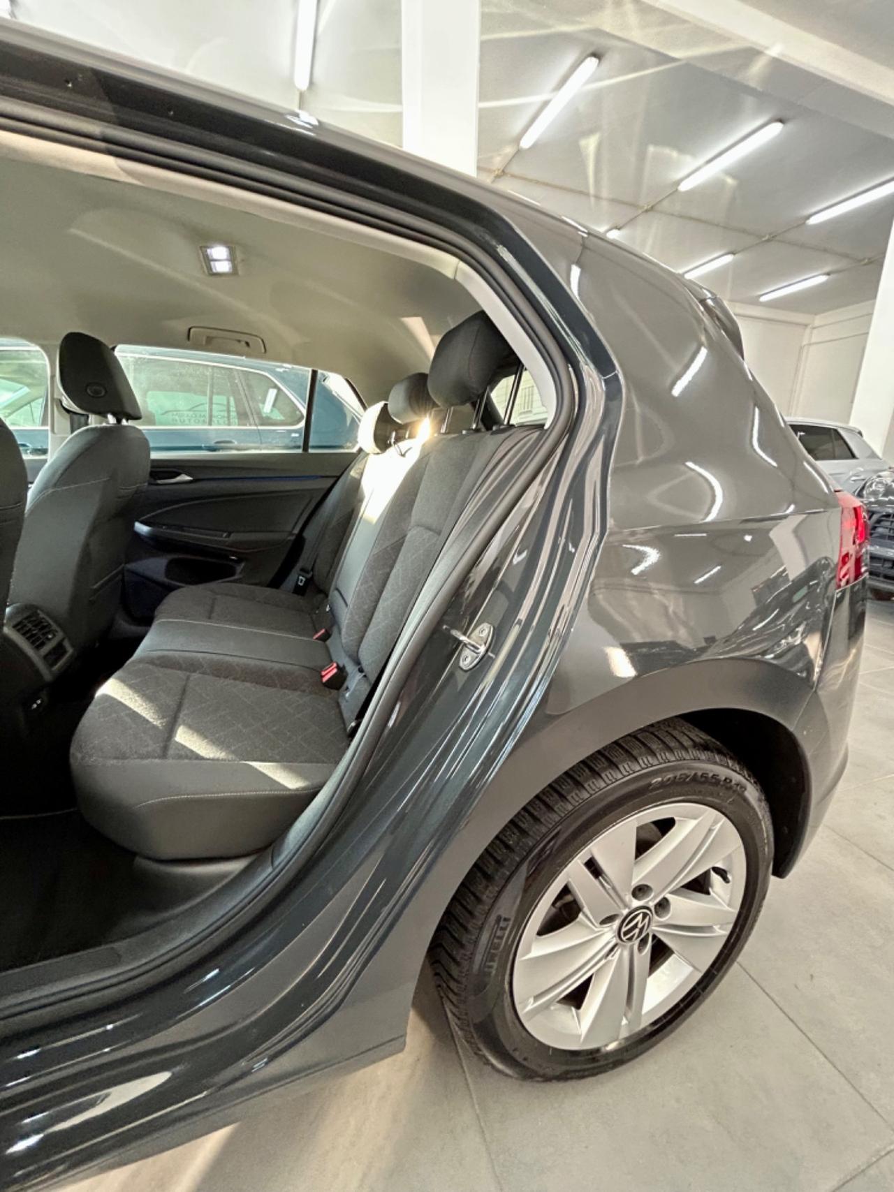 VW Golf 8 2.0 TDI 115 CV SCR Life FINANZIABILE