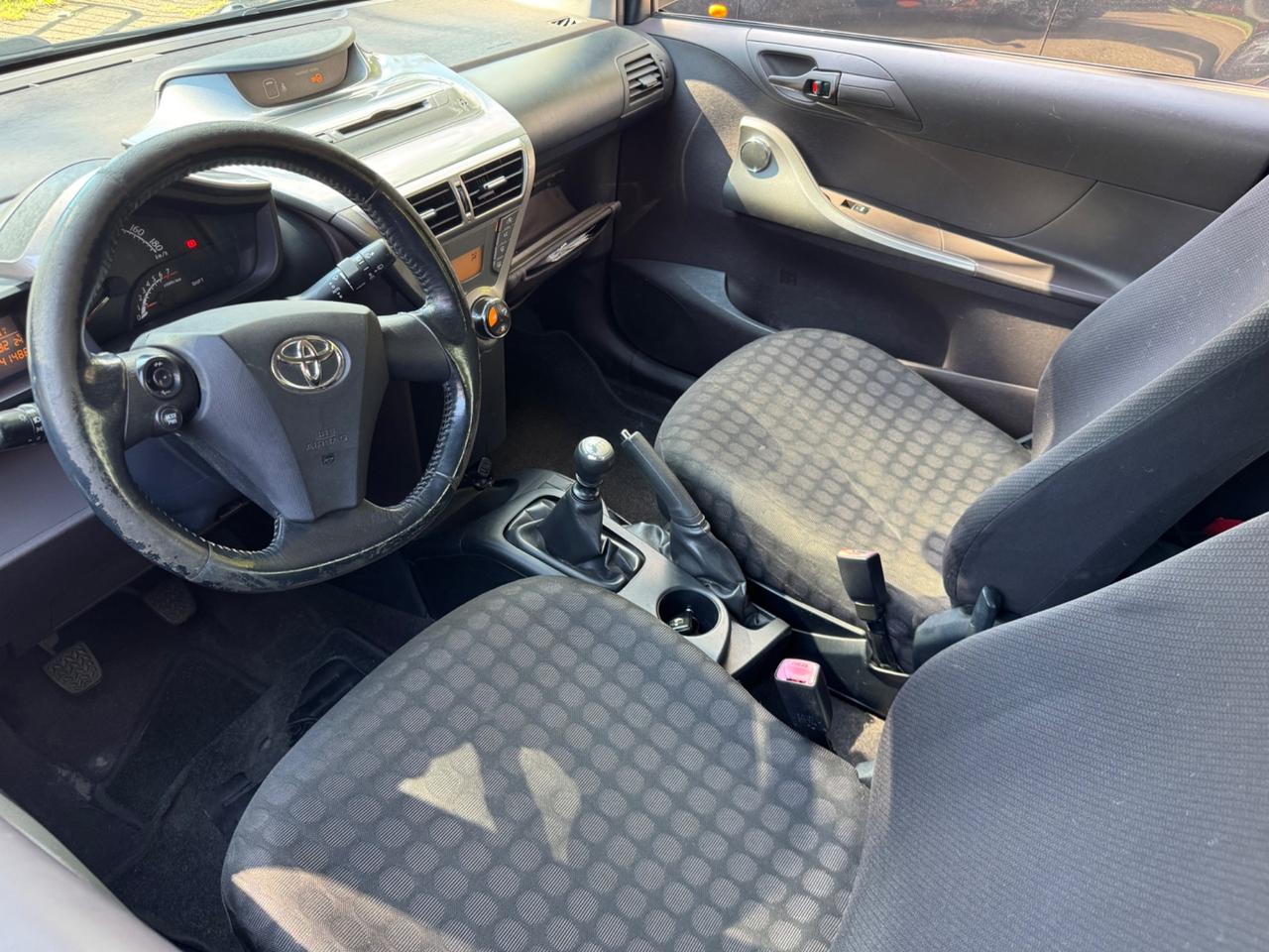 Toyota iQ 1.0 benzina - MANUALE - 2010