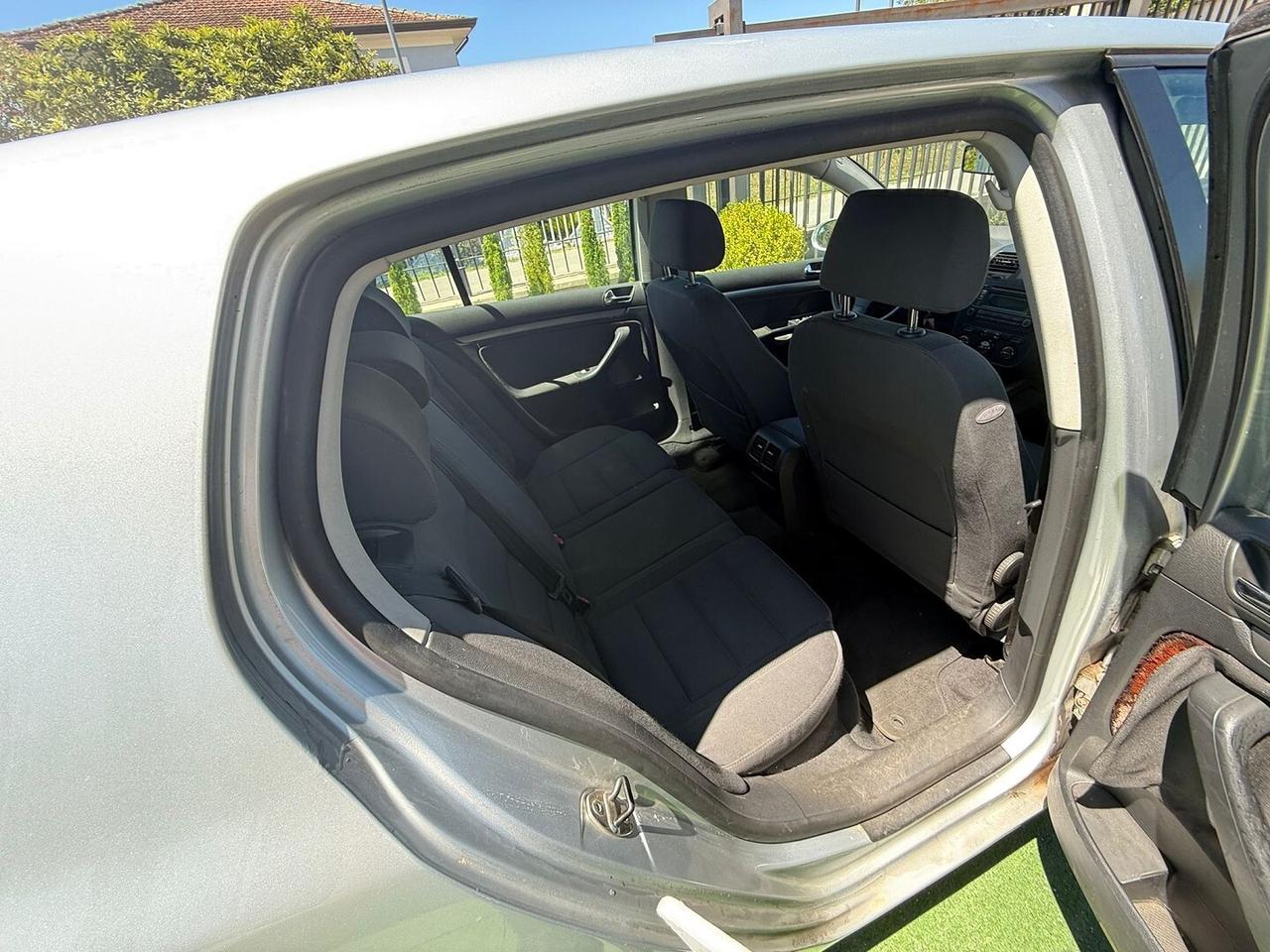 VOLKSWAGEN GOLF 5" SERIE