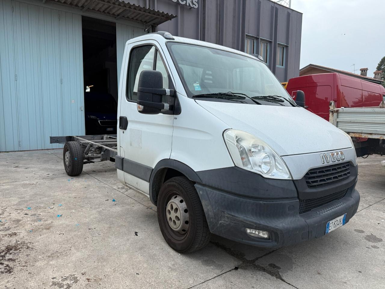 Iveco Daily 35S15/2.3/TEALIO/PATENTE B/2014
