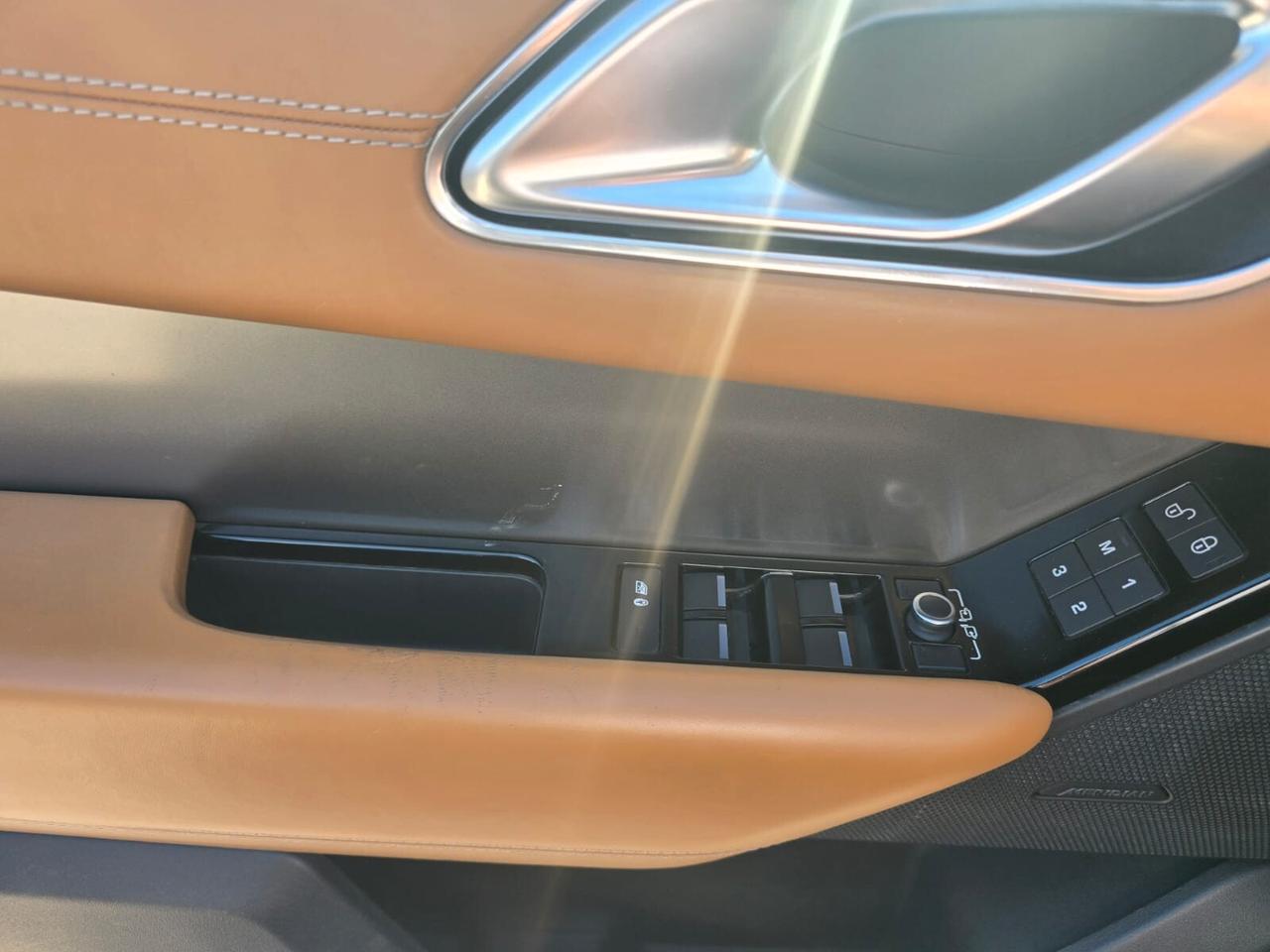 Land Rover Range Velar 2.0D I4 240 CV R-Dynamic HSE