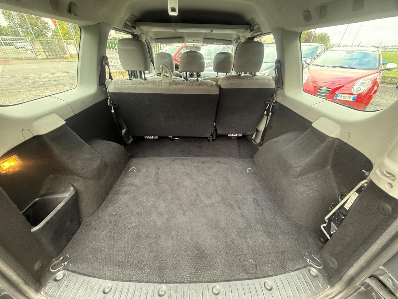 Dacia Logan MCV 1.6 16V 5 posti Lauréate