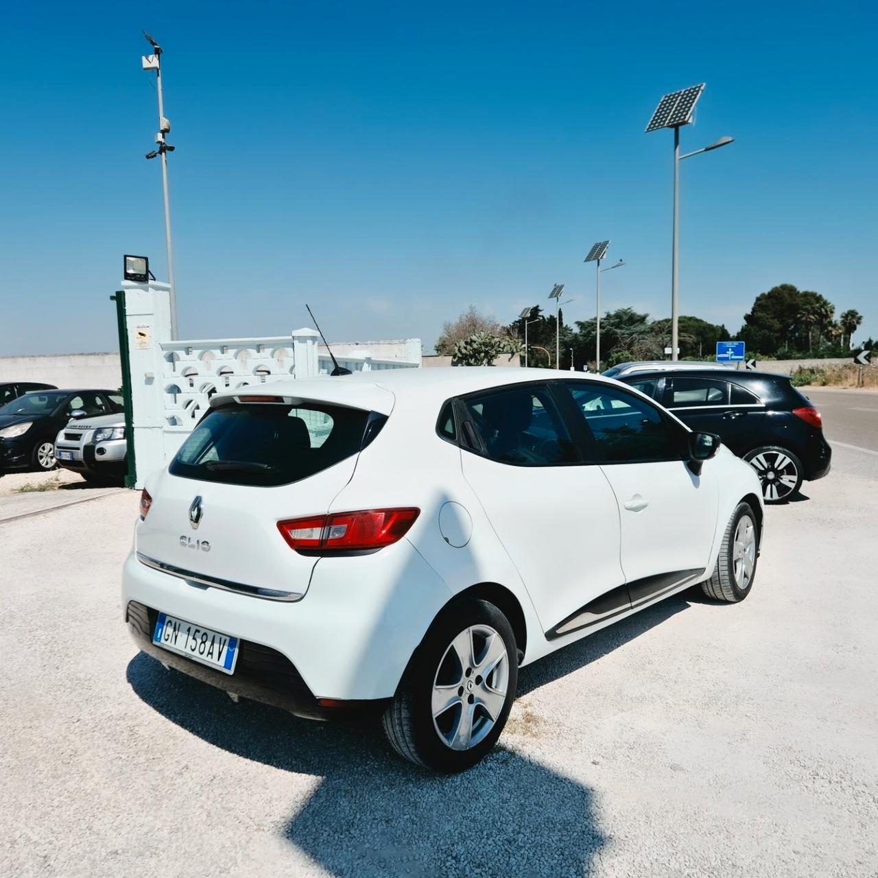 Renault Clio 1.2 75CV 5 porte ok neopatentati