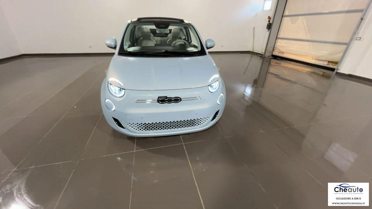 FIAT - 500 E - 500 La Prima Berlina