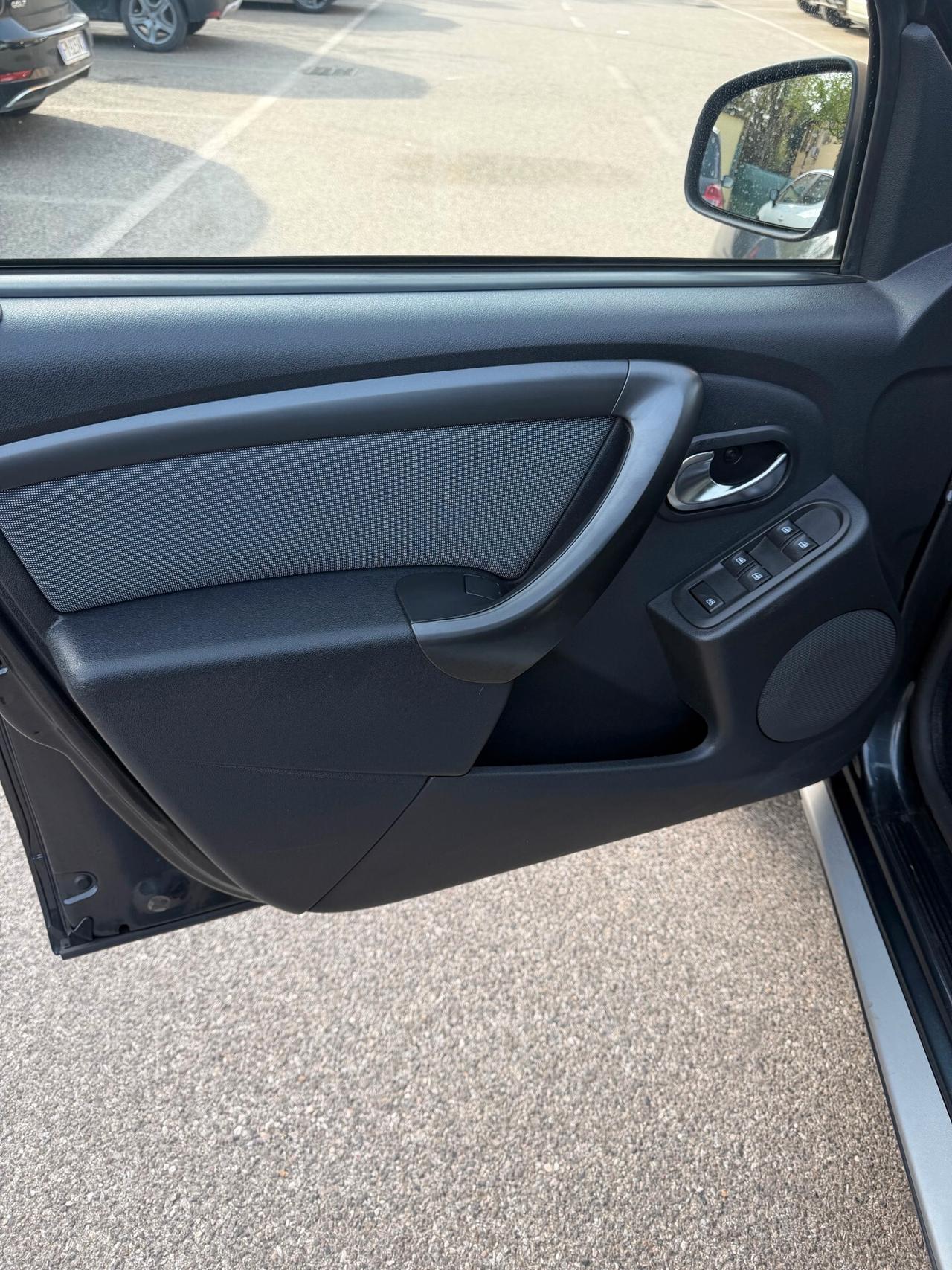 Dacia Duster 1.6 Gpl - NAV. - NEOP. - 12 MESI DI GARANZIA -