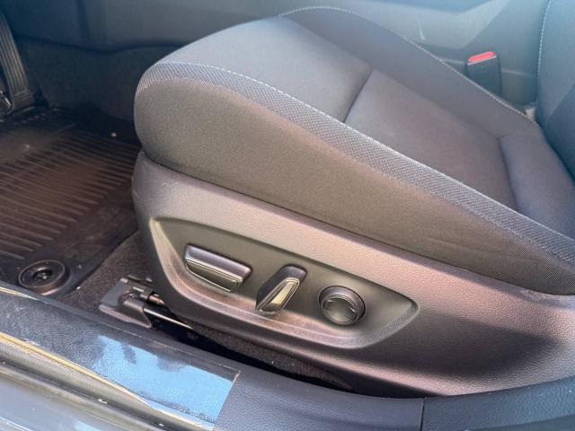 TOYOTA Prius 2.0 Plug-in Hybrid Lounge