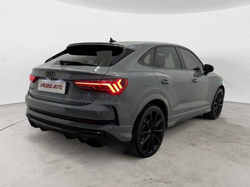 Audi Q3 RS quattro S tronic