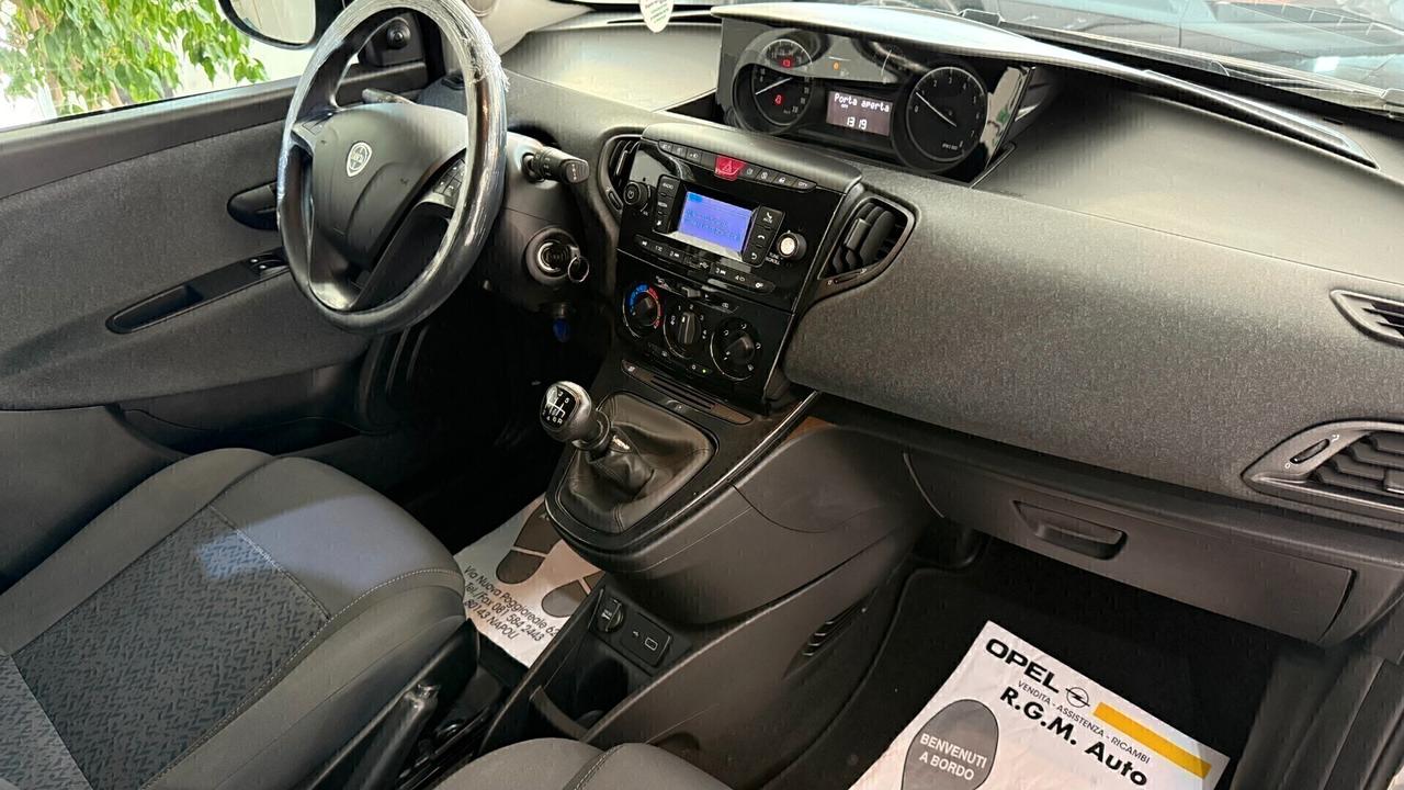 Lancia Ypsilon 1.0 FireFly 5 porte S&S Hybrid Silver