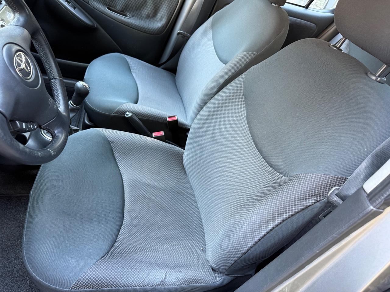 Toyota Yaris 1.0i 16V cat 5 porte Sol