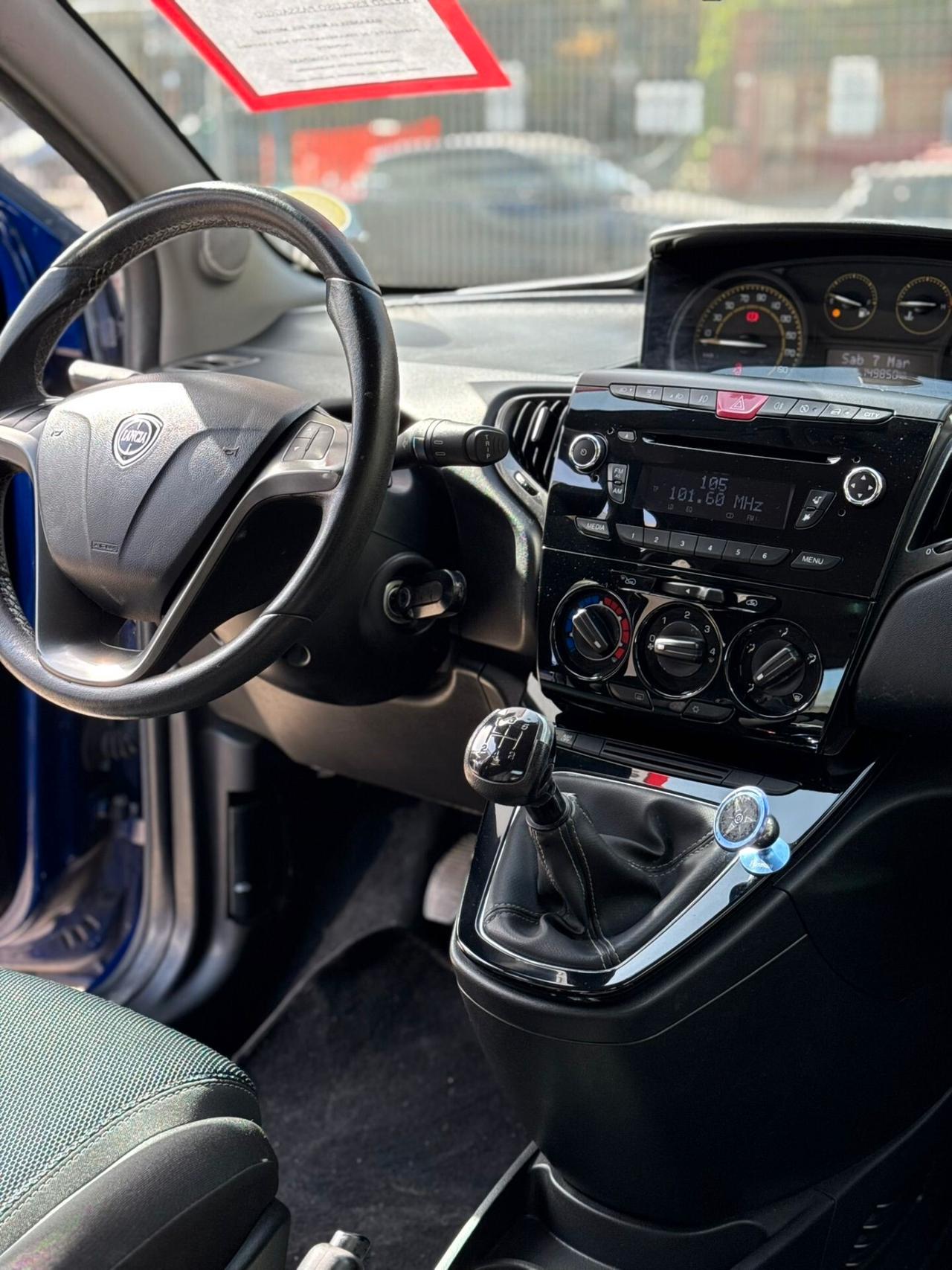 Lancia Ypsilon 1.3 MJT 16V 95 CV 5 porte S&S S Momodesign