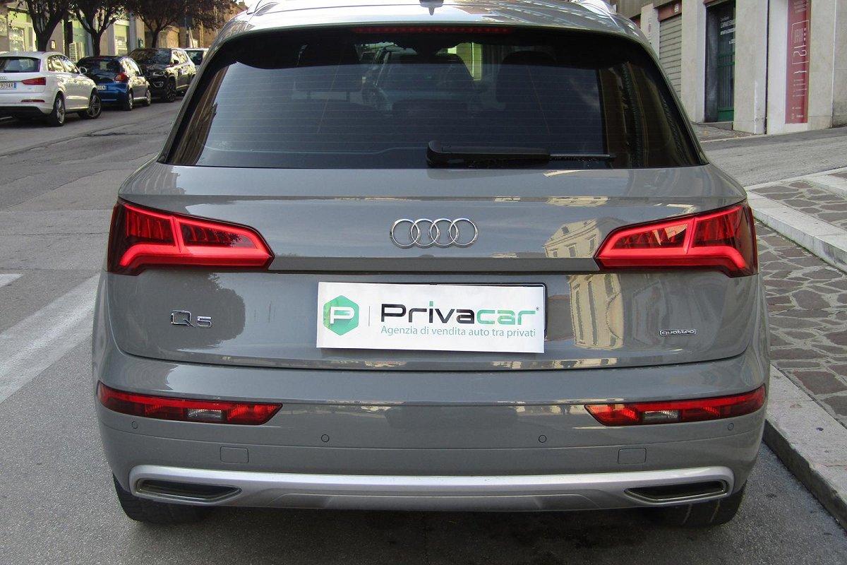 AUDI Q5 40 TDI quattro S tronic Business