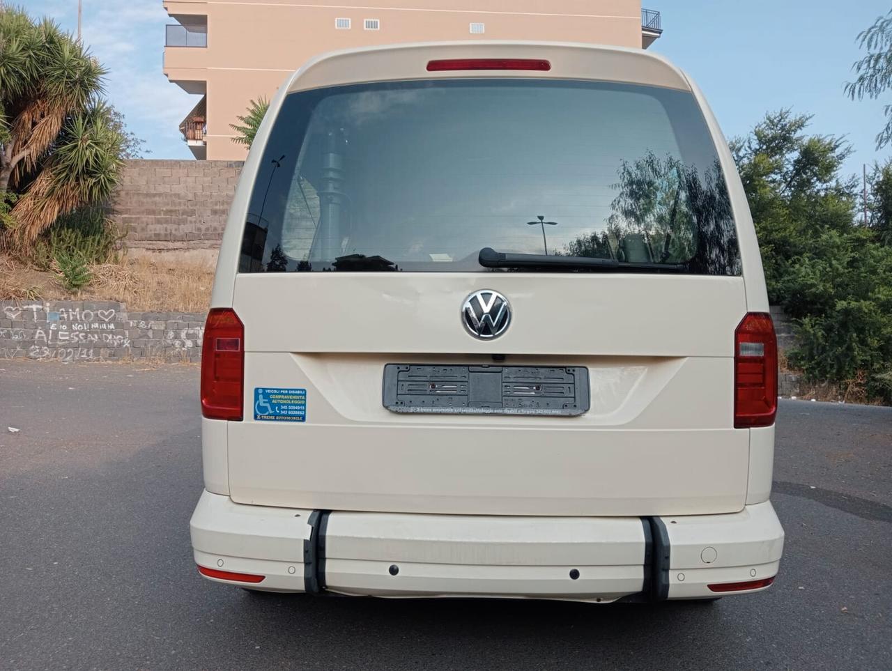 Volkswagen Caddy Pianale ribassato con rampa disabili in carrozzina