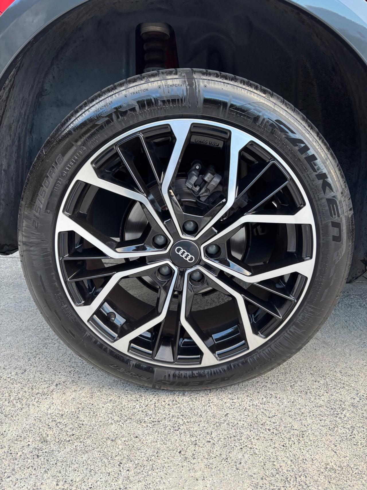 Audi Q2 1.6 TDI S line RED Edition