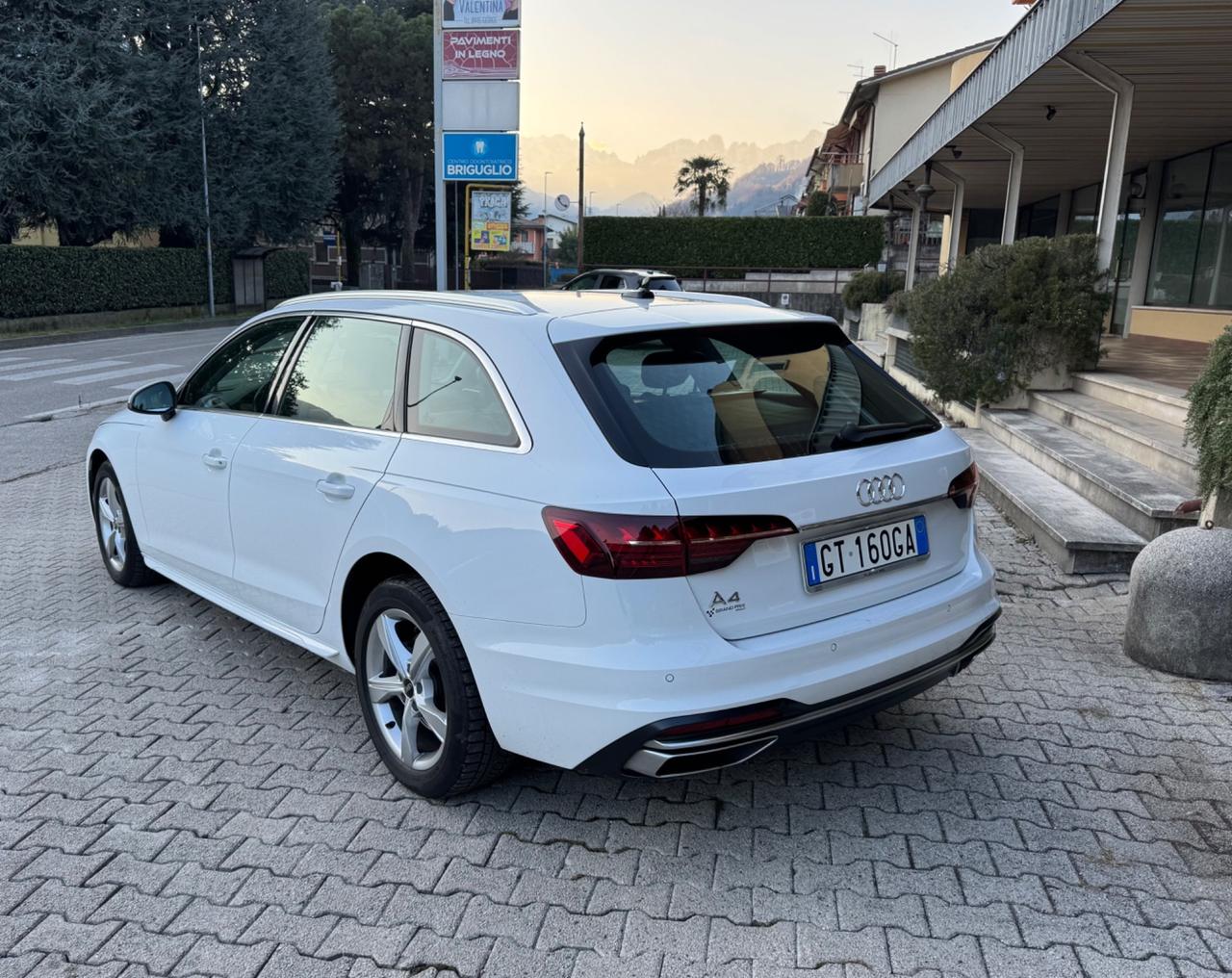 Audi A4 Avant TDI S tronic line edition
