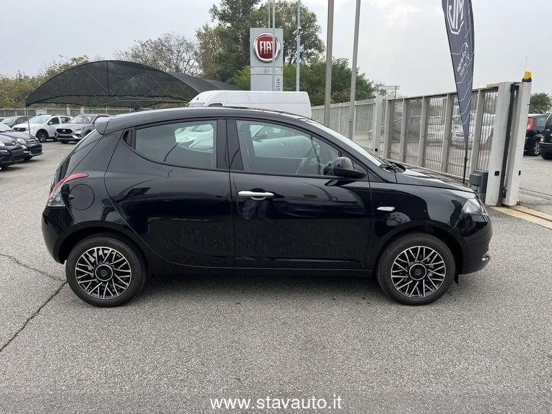 Lancia Ypsilon 1.0 FireFly 5 porte S&S Hybrid Platino + Pack Comfort