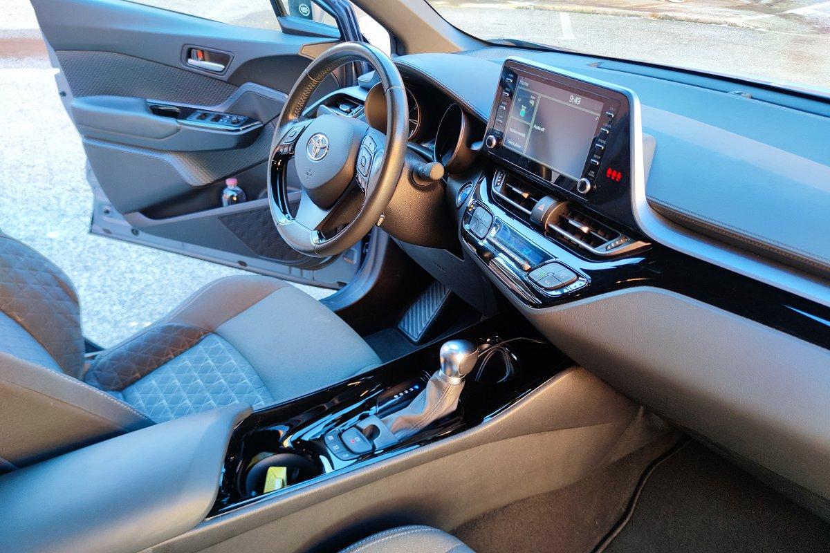 TOYOTA C-HR 1.8 Hybrid E-CVT Trend