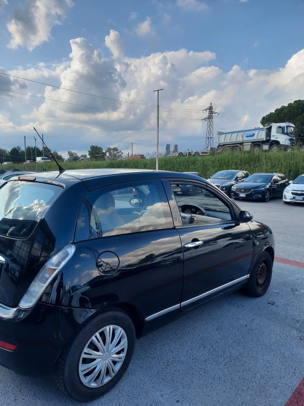 Lancia Ypsilon 1.2 Platino OK NEOPATENTATI
