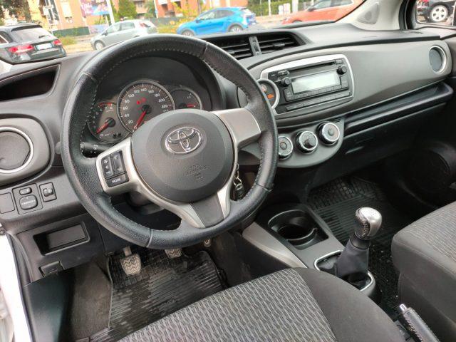 TOYOTA Yaris 1.0 Lounge 69 Cv Neo Patentati