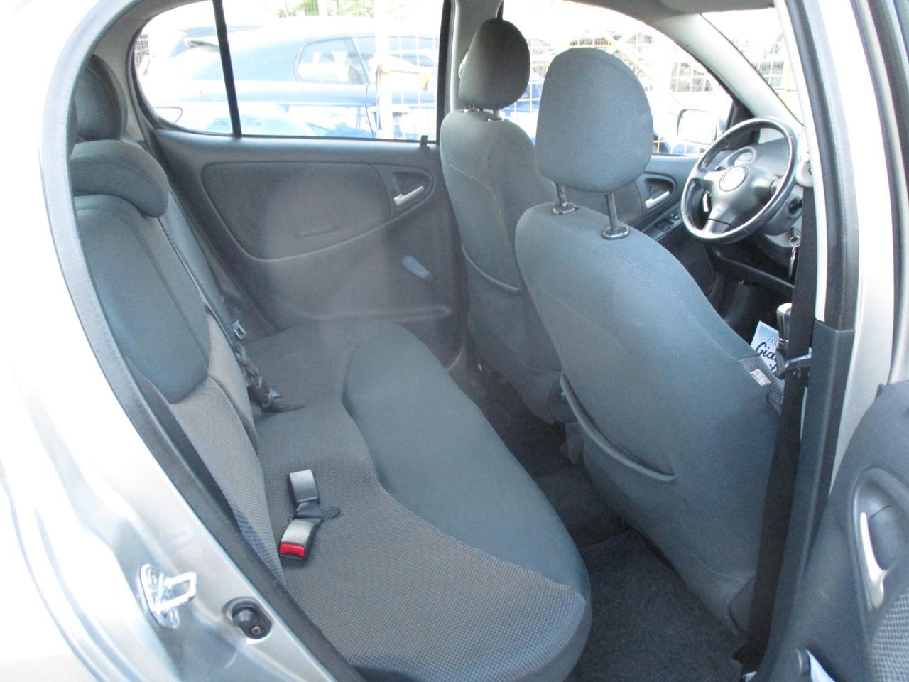 Toyota Yaris 1.0i 16V cat 5 porte Sol 2003