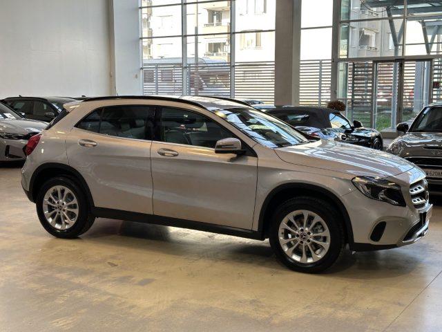 MERCEDES-BENZ GLA 180 d Automatic Sport - 17" - Telecamera - Navi - IVA