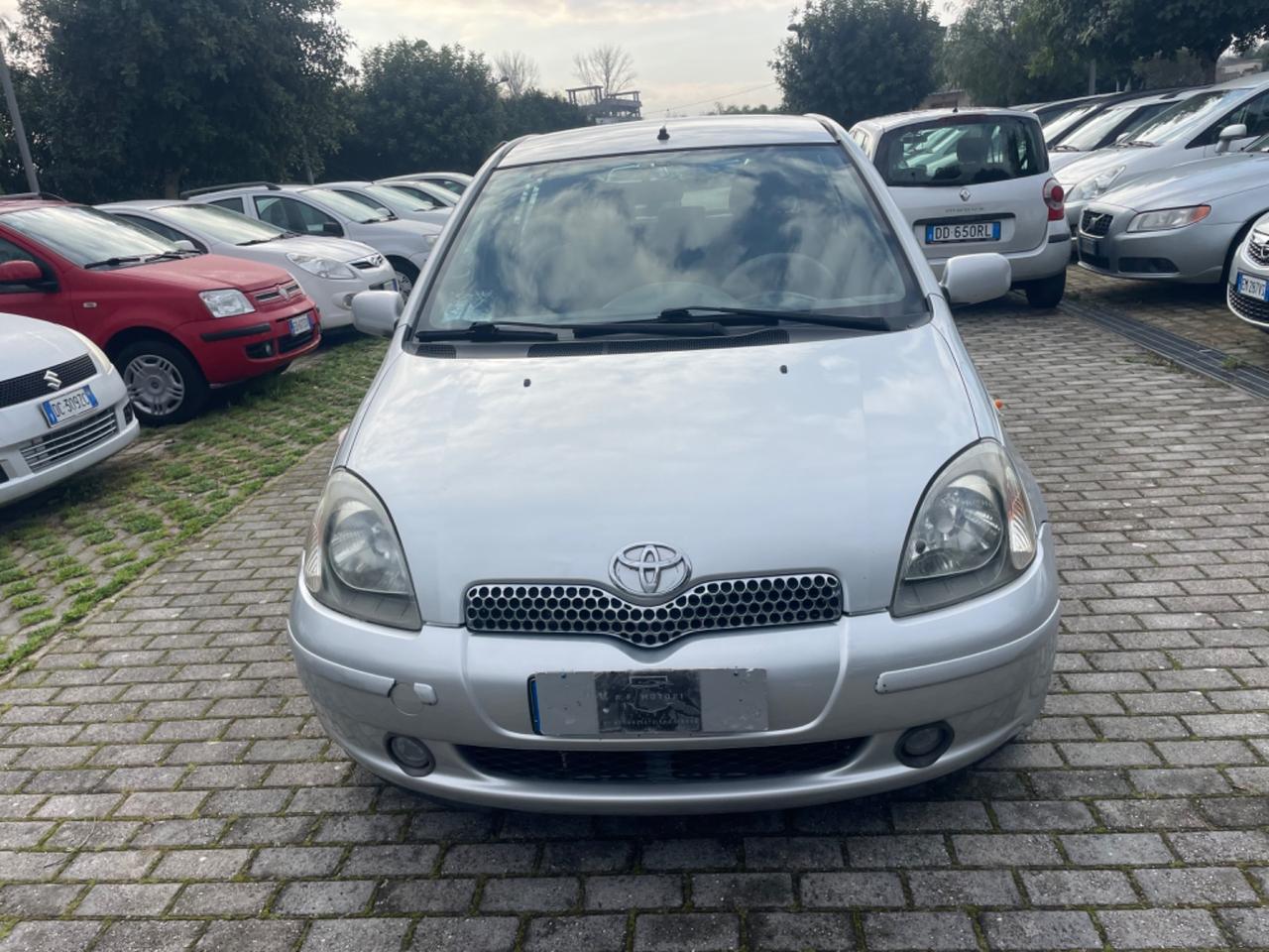 Toyota Yaris 1.0i 16V cat 5 porte Sol