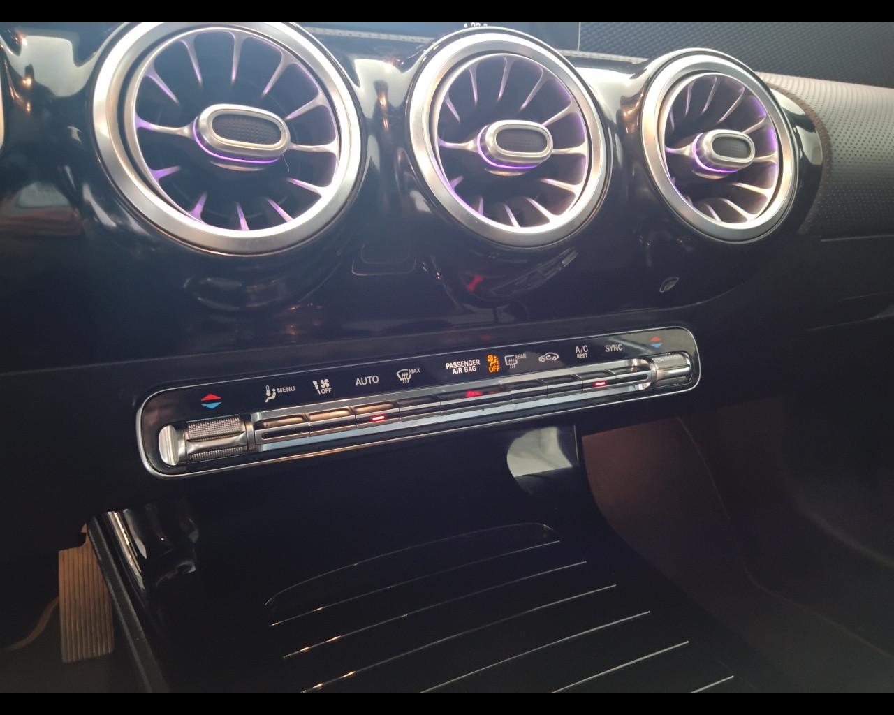 Mercedes-Benz Classe A - W177 2018 - A 180 d Sport Light auto