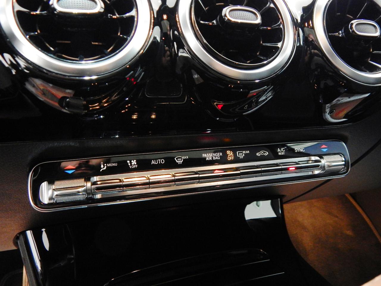 Mercedes-Benz A 180 d Sport Aut. TETTO-NAVI-PELLE-LED-XENON-KAMERA