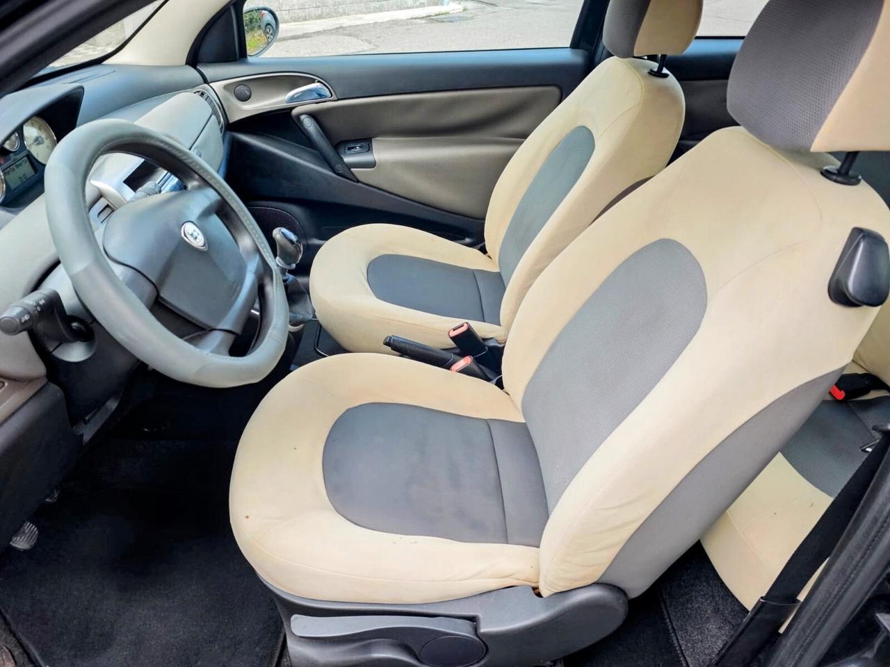 Lancia Ypsilon 1.2 16V Platino