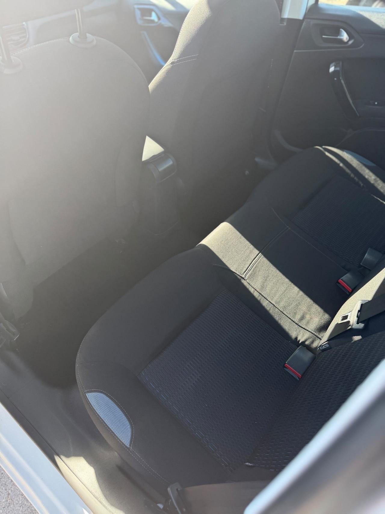 Peugeot 208 1.6 e-HDi 92 CV S 5 porte Allure tetto panoramico