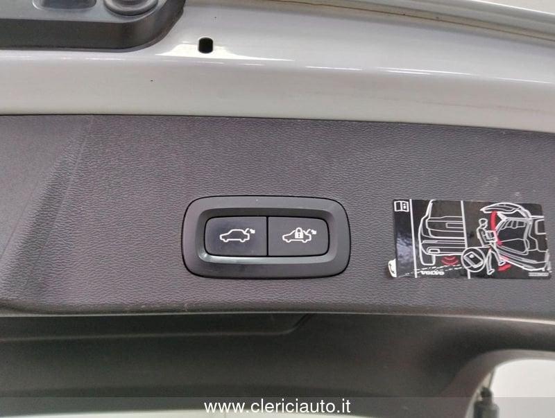 Volvo XC40 T2 Geartronic Momentum Pro N1