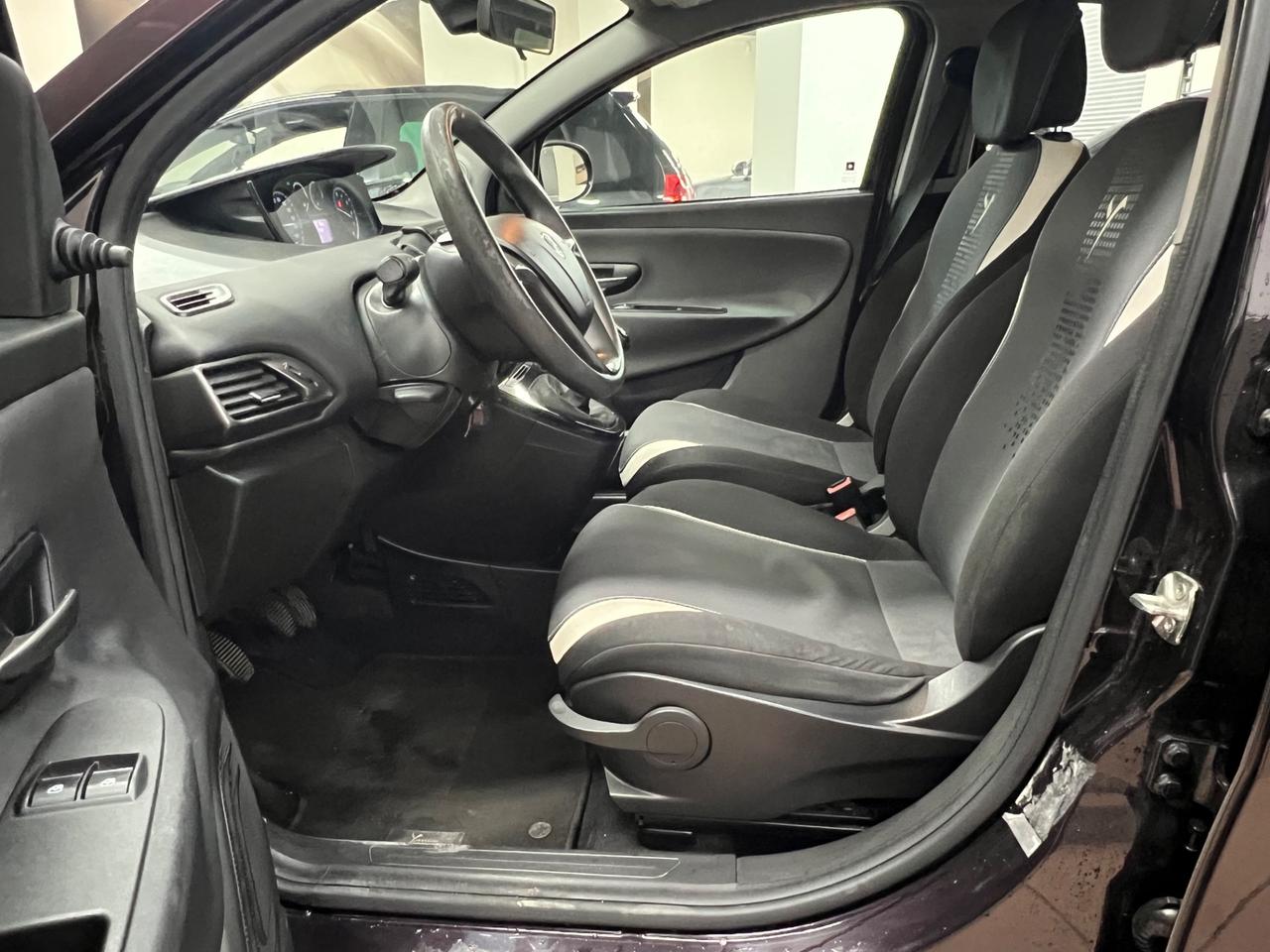 Lancia Ypsilon 1.2 69 CV 5 porte Elefantino (EURO6b)