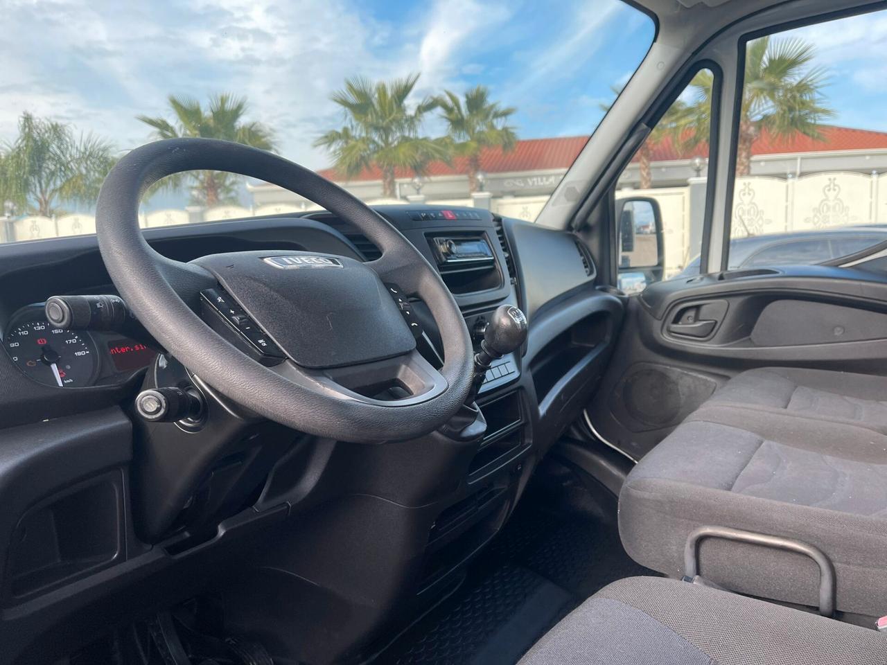 IVECO DAILY 35 C 12 RIBALTABILE CON GRU PESCI