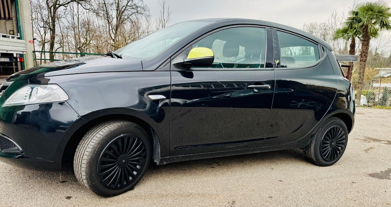 Lancia Ypsilon 1.2 69 CV 5 porte , OK NEOPATENTATI