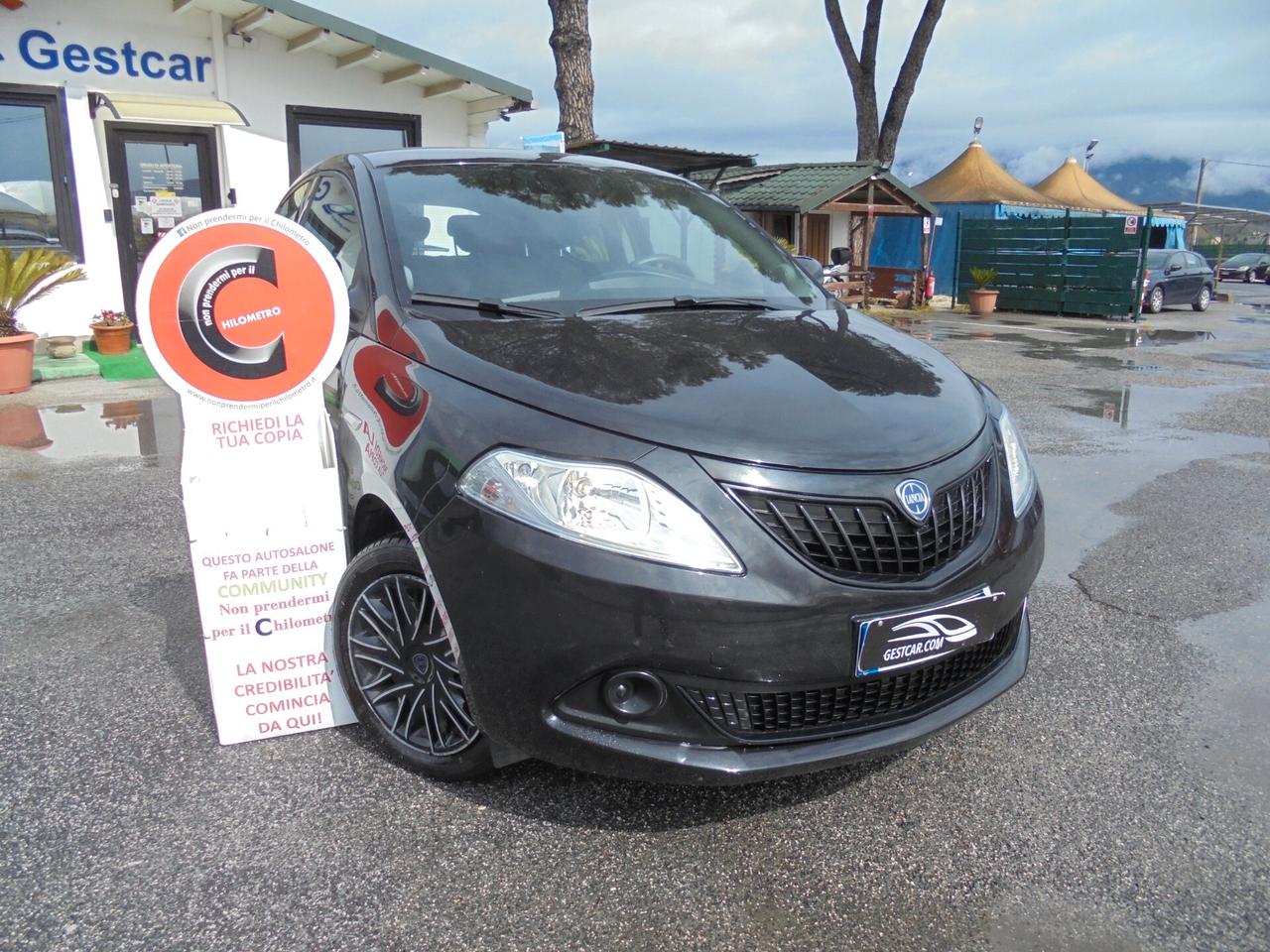 Lancia Ypsilon 1.0 FireFly 5 porte S&S Hybrid Silver