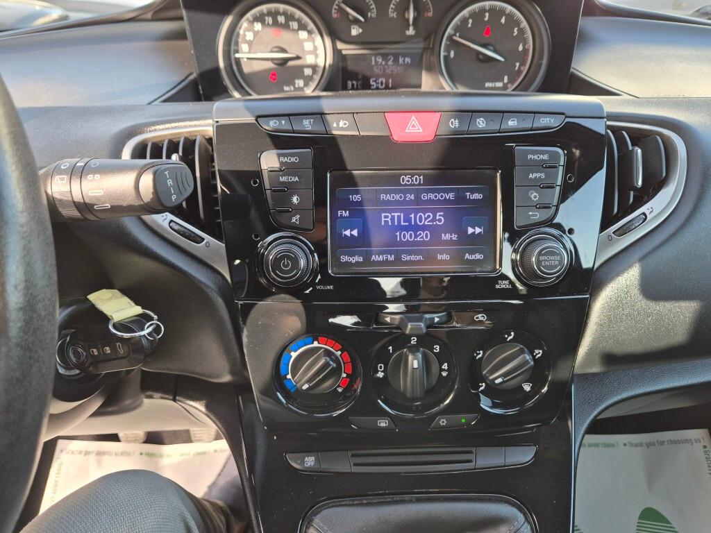 Lancia Ypsilon 1.2 69 CV 5-POSTI Gold