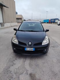 Renault Clio 1.2 16V SporTour Le Iene
