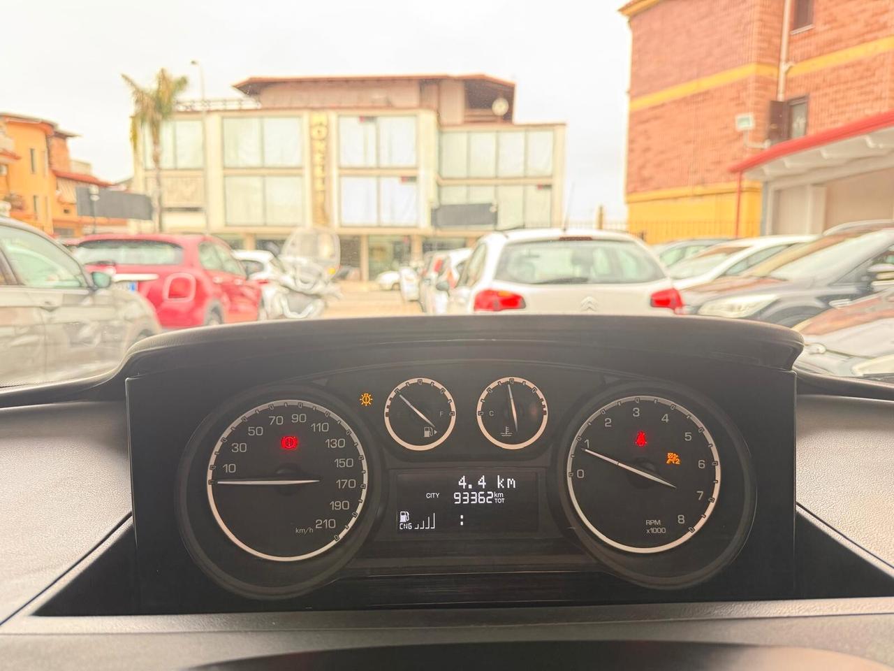 LANCIA YPSILON 0.9 METANO 2014 93.362 KM