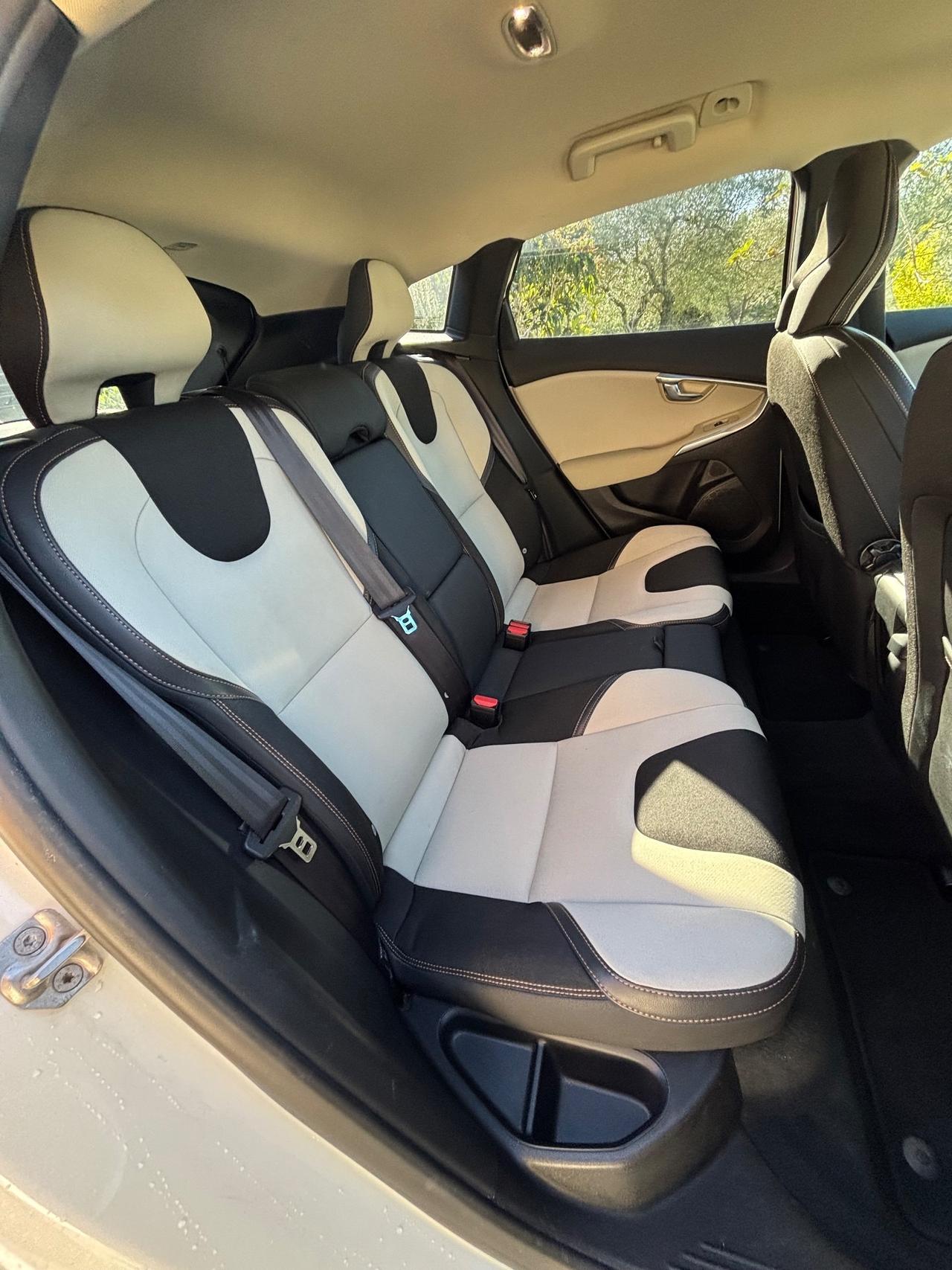 Volvo V40 Cross Country D2 1.6 Summum