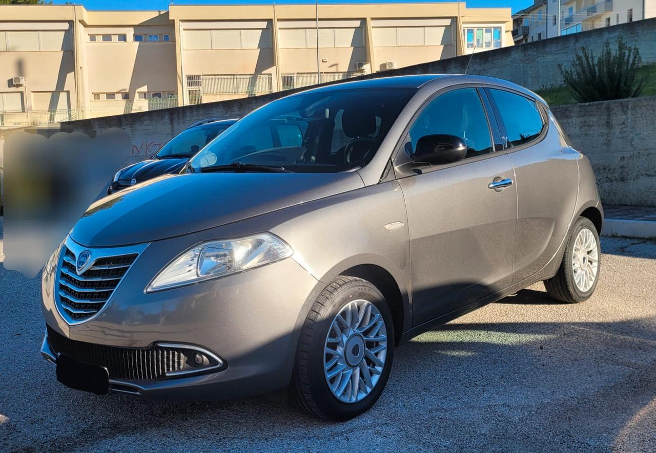 Lancia Ypsilon 1.2 69 CV 5 porte Gold