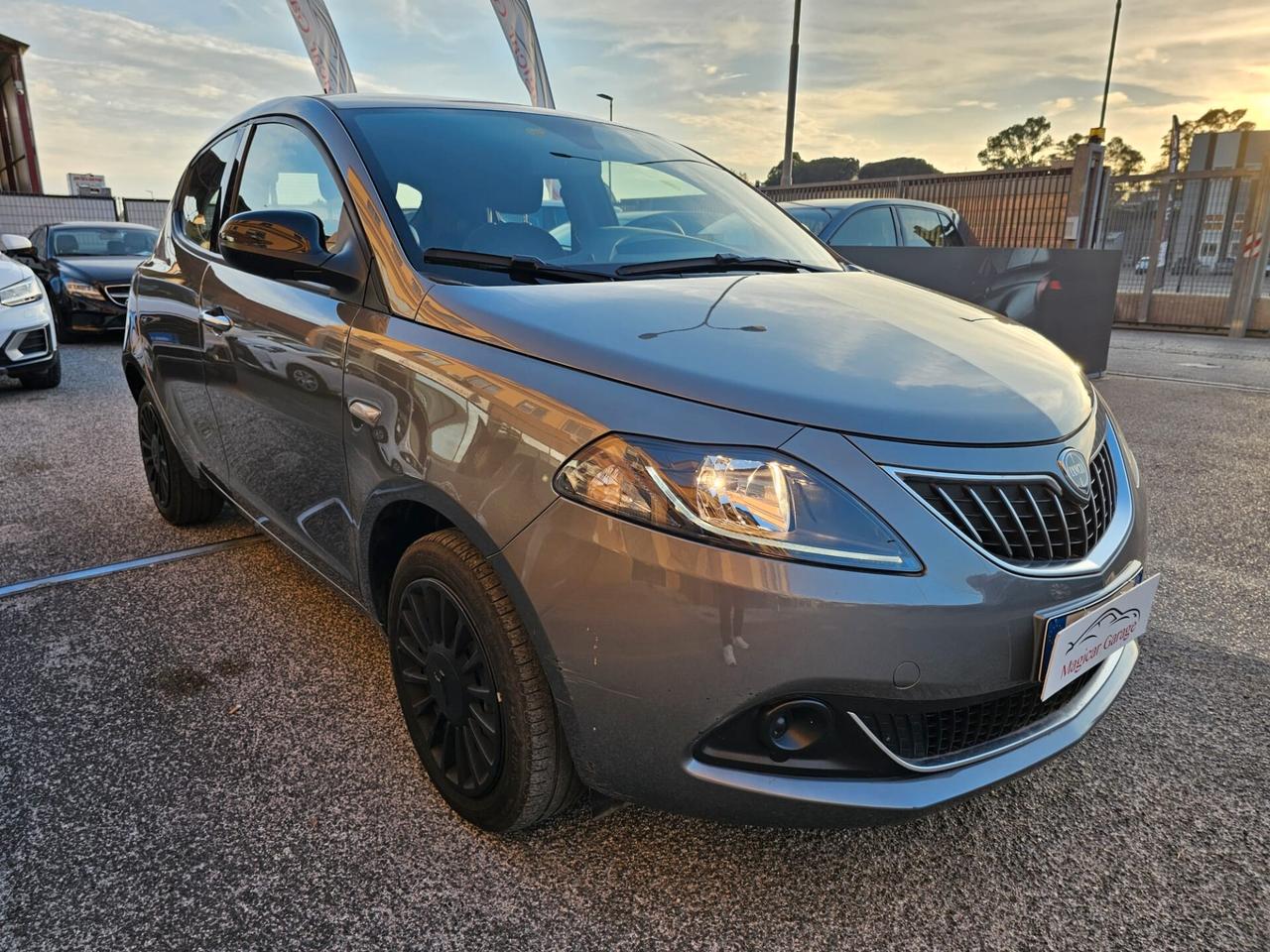 Lancia Ypsilon 1.0 FireFly 5 porte S&S Hybrid Silver