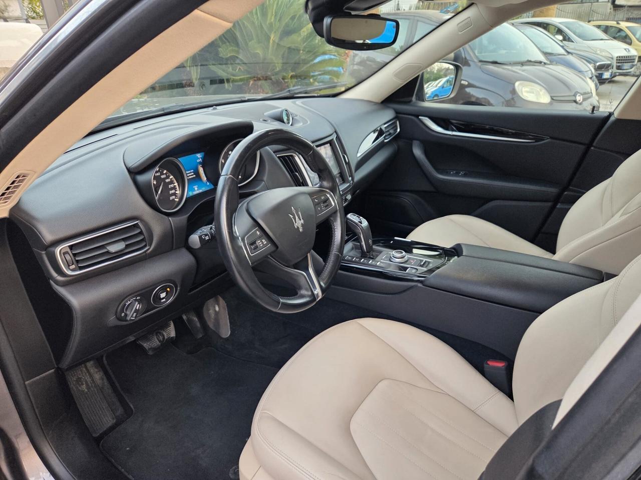 Maserati Levante V6 Diesel 275 CV AWD Granlusso - DA VETRINA !!