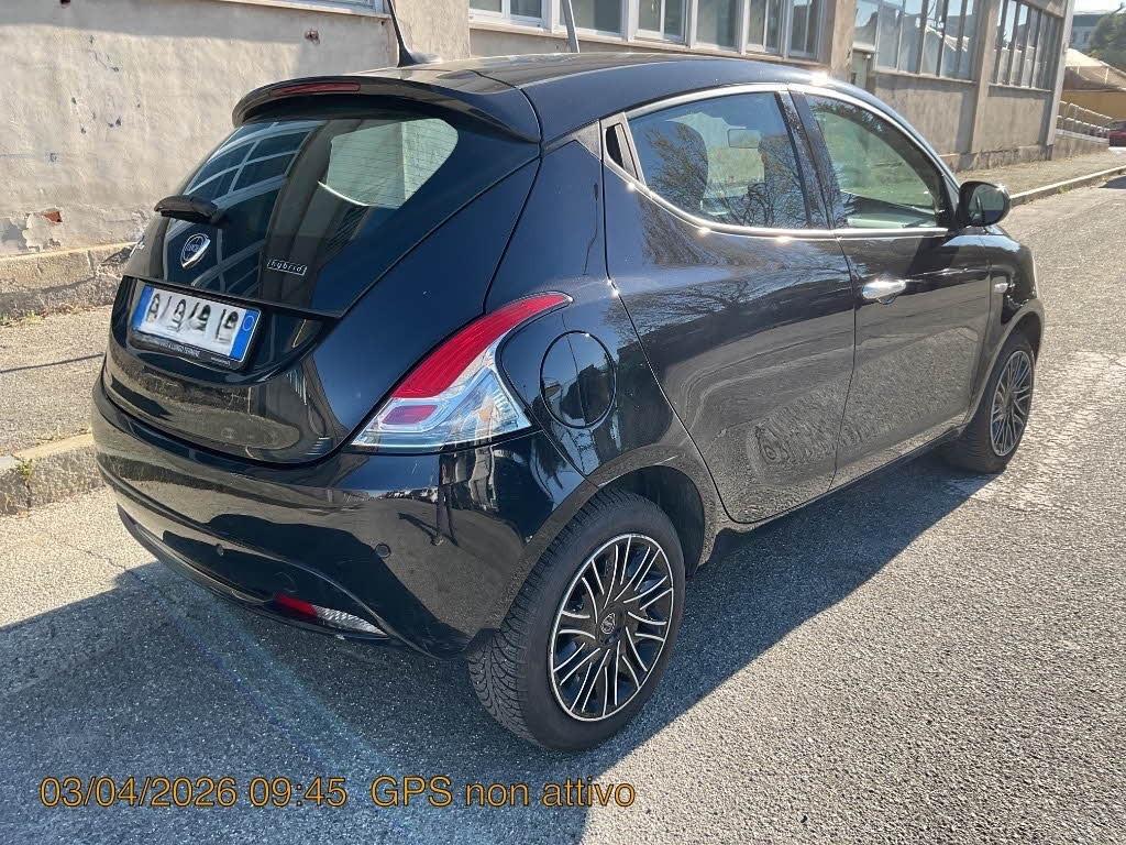 Lancia Ypsilon 1.0 FireFly 5 porte S&S Hybrid Ecochic Silver