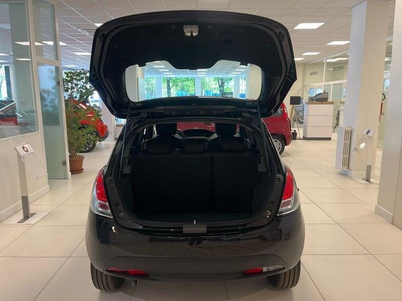 Lancia Ypsilon 1.0 FireFly 5 porte S&S Hybrid Silver Plus