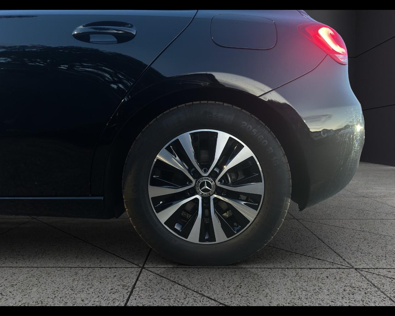 Mercedes-Benz Classe A (W177) - A 180 d Automatic Business