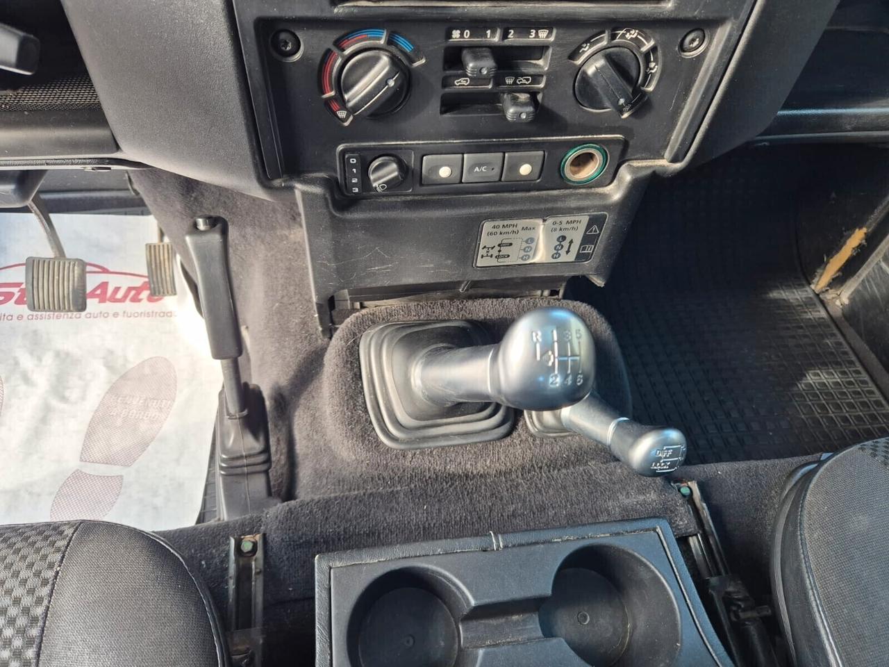 Land Rover Defender 90 2.4 TD4 Station Wagon S